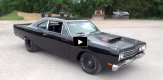 plymoith roadrunner muscle car