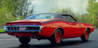 1971 dodge hemi charger pilot car