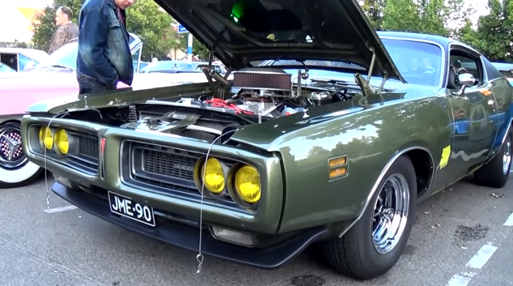 modified 1971 dodge charger hemi