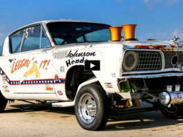 1965 plymouth barracuda leggin it drag racing