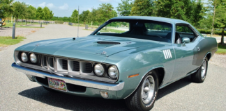 restored 1971 plymouth cuda up close