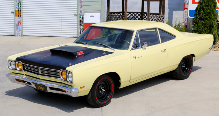 sunfire yellow 1969 plymouth road runner 4-speed