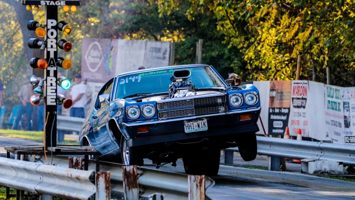 1970 chevy chevelle drag racing