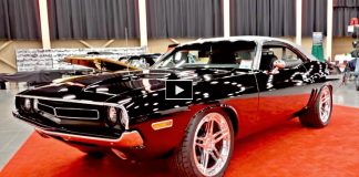 black 1971 dodge challenger r/t build