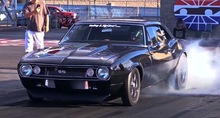 1967 chevy camaro drag racing