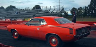 426 hemi 1970 plymouth cuda 1/4 mile race