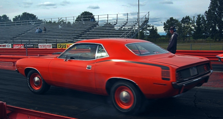 426 hemi 1970 plymouth cuda 1/4 mile race