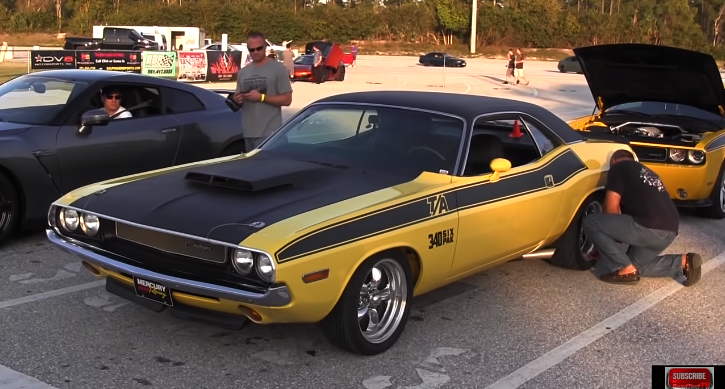 oold vs new dodge challenger drag racing