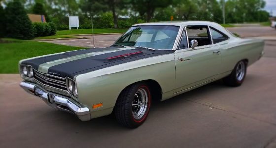 Healthy 1969 Plymouth Road Runner 440 in Motion | Hot Cars