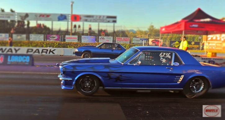 mustang vs mustang 1/4 mile race