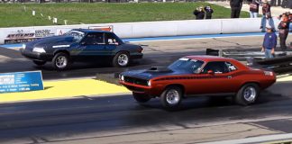 hemi cuda vs nitrous mustang 1/4 mile drag racing
