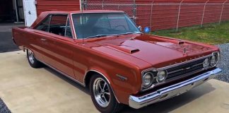 1967 plymouth gtx up close