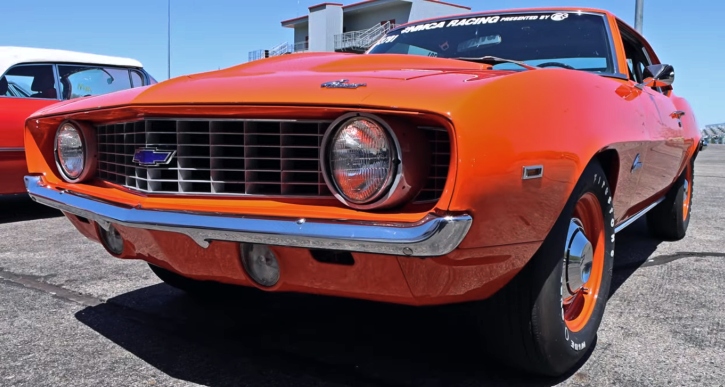 copo camaro vs hemi cuda drag racing