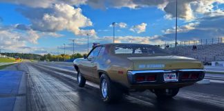 1971 plymouth road runner 440-6 drag racing