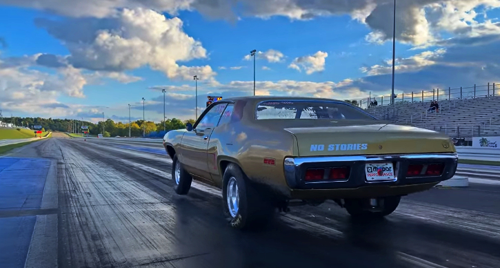 1971 plymouth road runner 440-6 drag racing