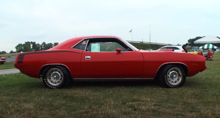 restored 1970 plymouth cuda 426 hemi