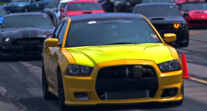 stick shift gen 7 dodge charger drag racing