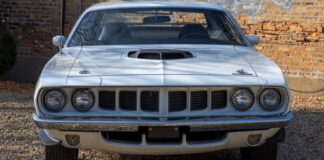 white 1971 plymouth hemi cuda 4-speed