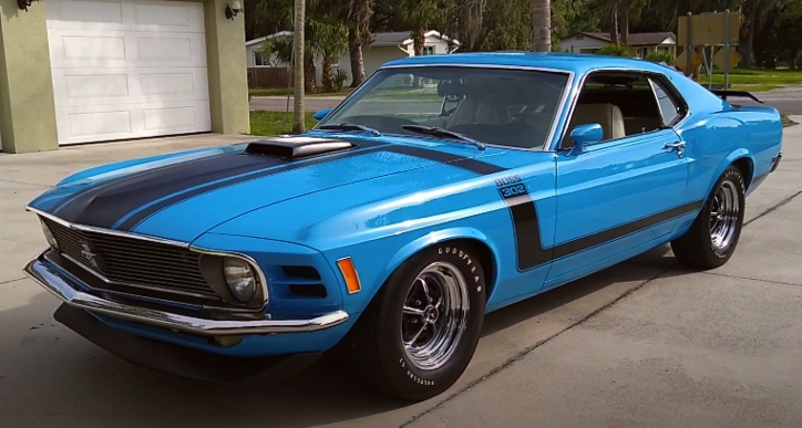 1970 ford mustang in grabber blue