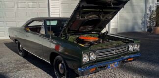 1969 plymouth road runner 426 hemi engine sound