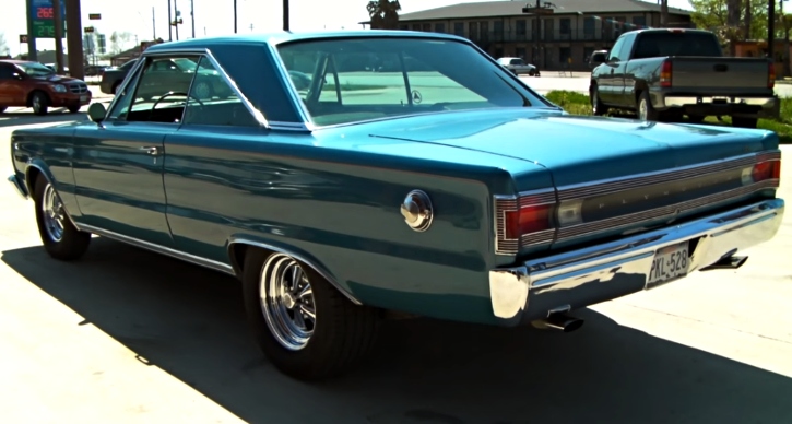 1967 plymouth gtx 4-speed