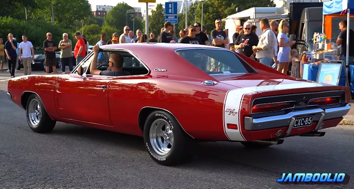 Stunning 1969 Dodge Charger R/T Roasting the Tires