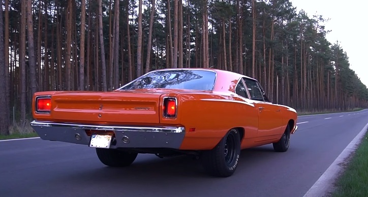 plymouth road runner v8 exhaust sound